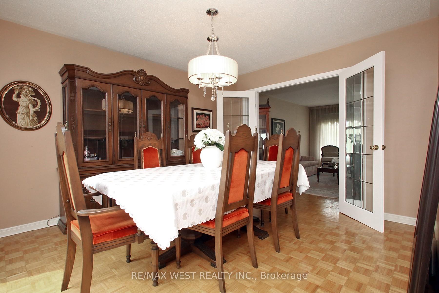 Photo 9 of 540 Louis Drive, Mississauga, Cooksville — HOMEH