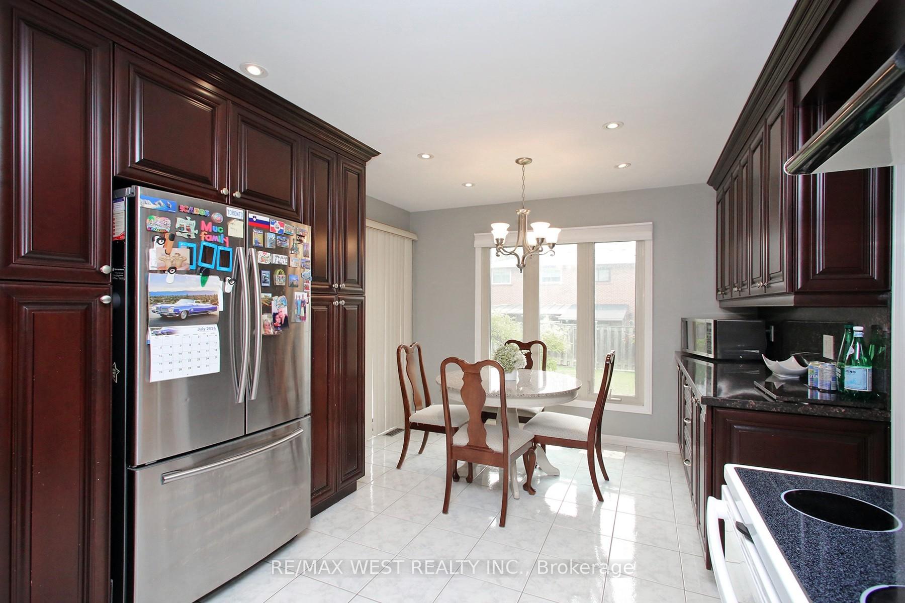 Photo 11 of 540 Louis Drive, Mississauga, Cooksville — HOMEH