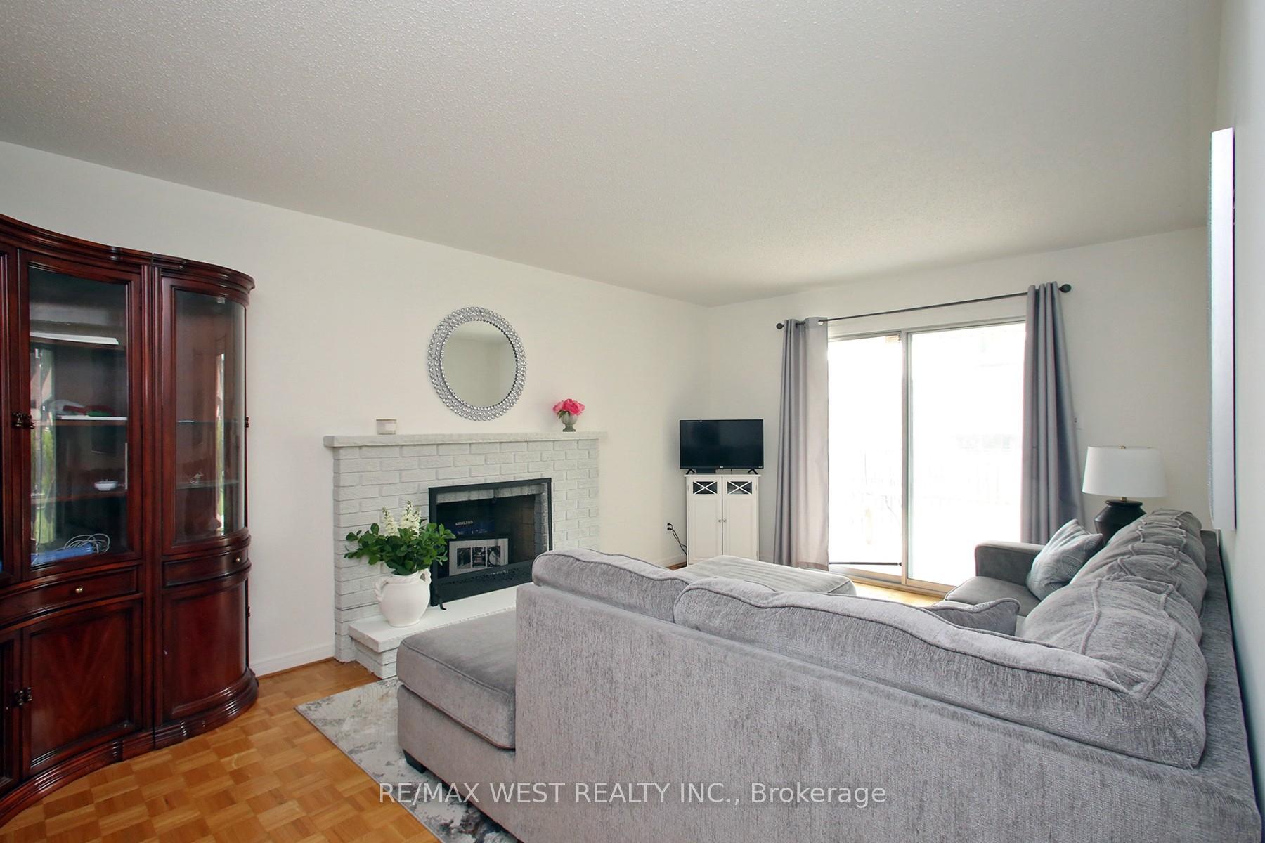 Photo 17 of 540 Louis Drive, Mississauga, Cooksville — HOMEH