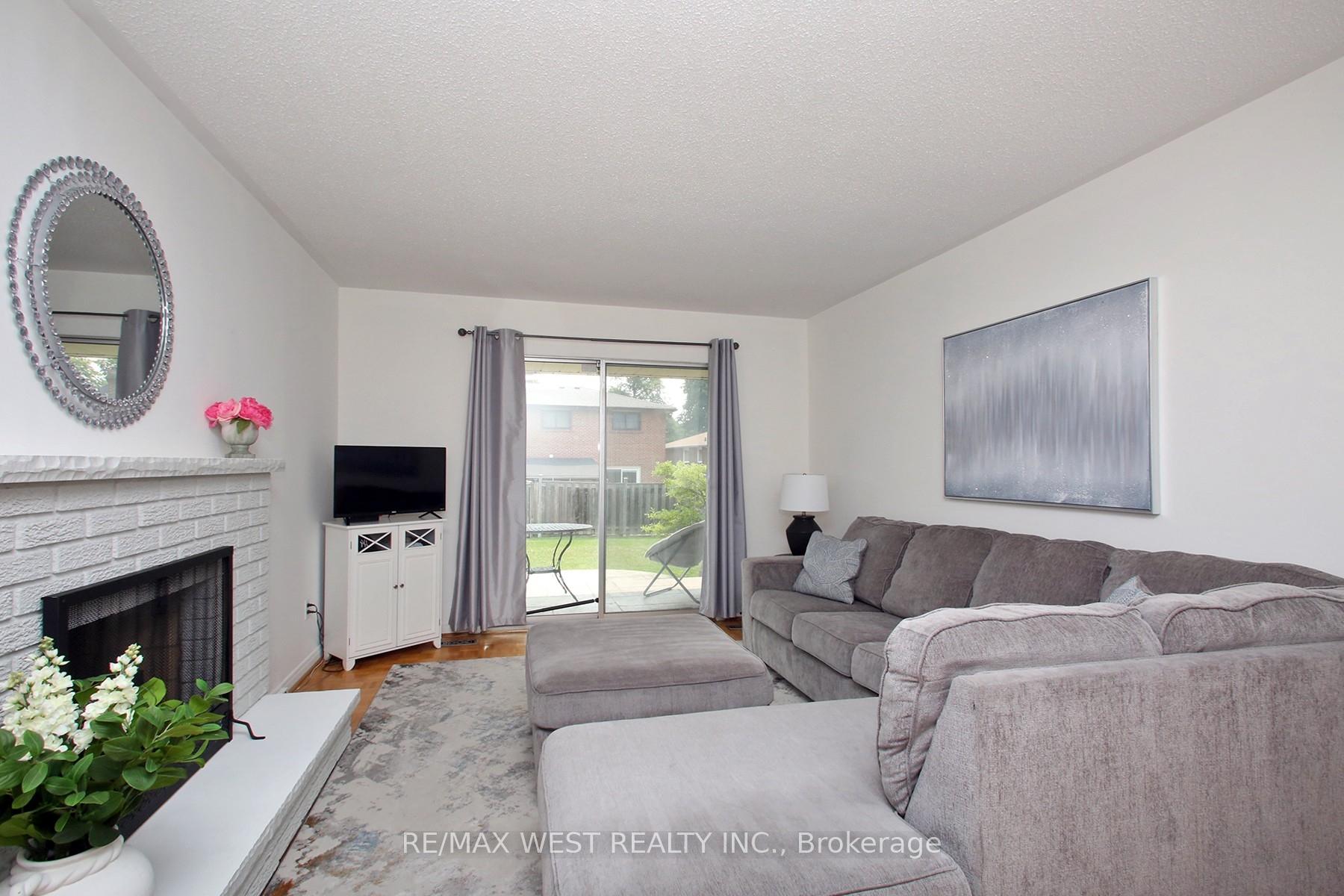 Photo 18 of 540 Louis Drive, Mississauga, Cooksville — HOMEH