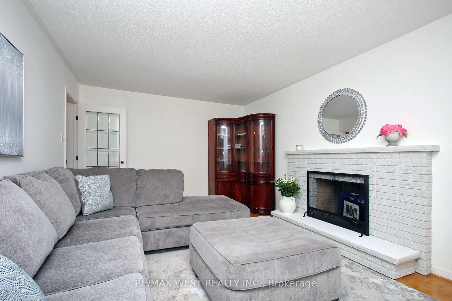 Photo 19 of 540 Louis Drive, Mississauga, Cooksville — HOMEH
