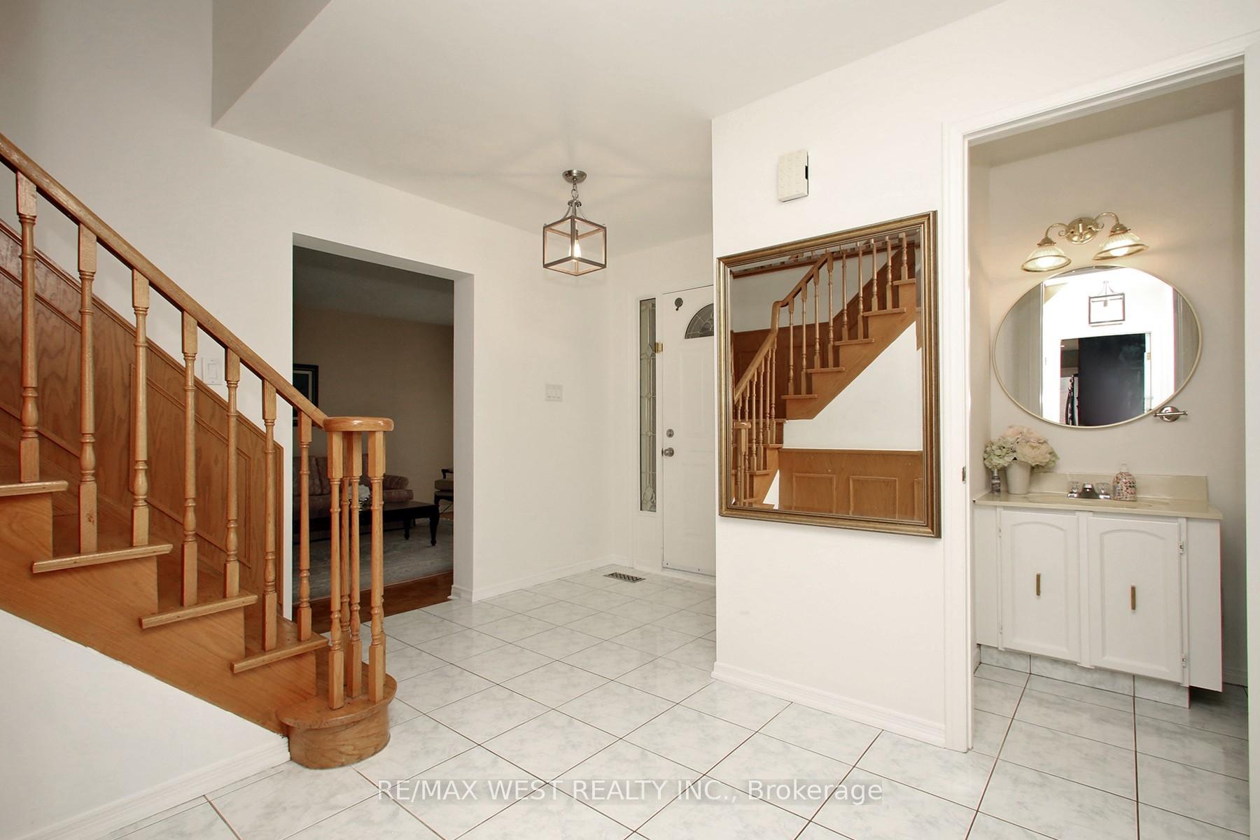 Photo 21 of 540 Louis Drive, Mississauga, Cooksville — HOMEH