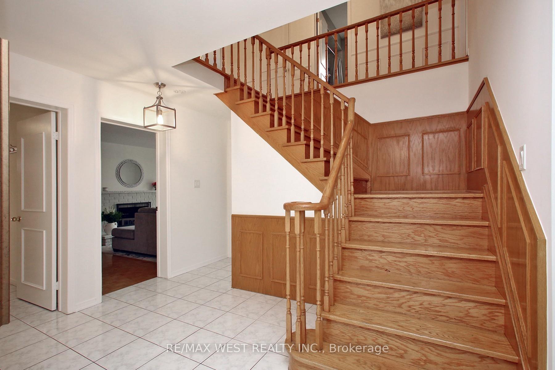 Photo 22 of 540 Louis Drive, Mississauga, Cooksville — HOMEH