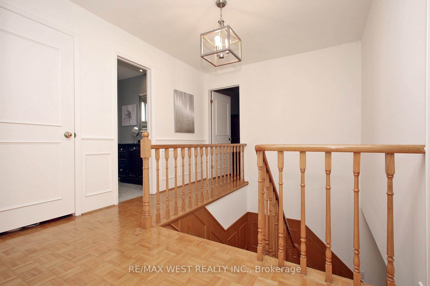 Photo 23 of 540 Louis Drive, Mississauga, Cooksville — HOMEH