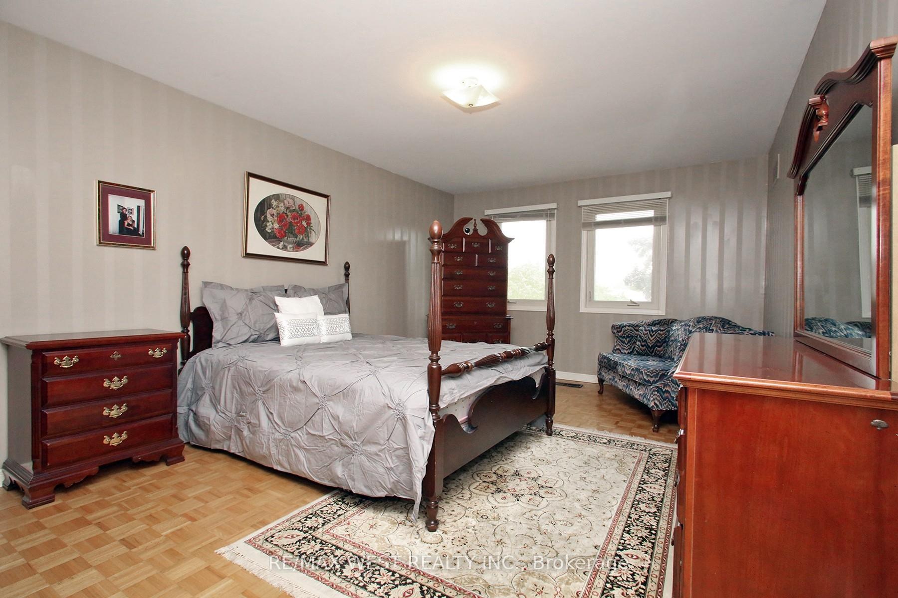 Photo 24 of 540 Louis Drive, Mississauga, Cooksville — HOMEH