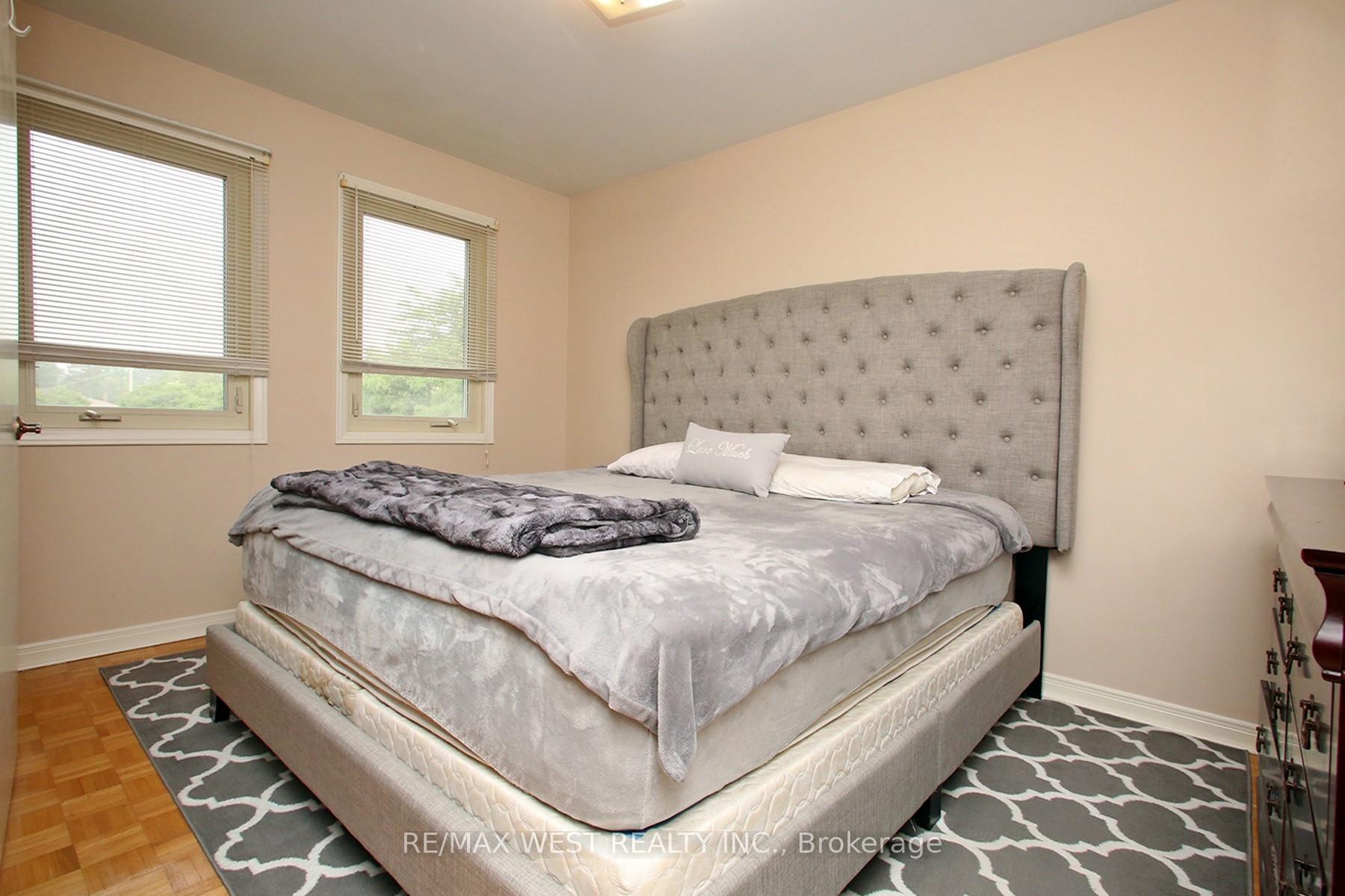 Photo 28 of 540 Louis Drive, Mississauga, Cooksville — HOMEH