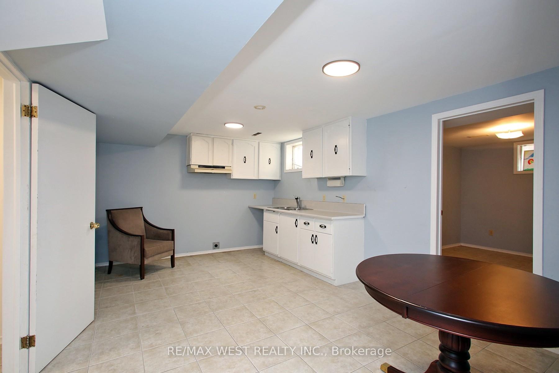 Photo 30 of 540 Louis Drive, Mississauga, Cooksville — HOMEH