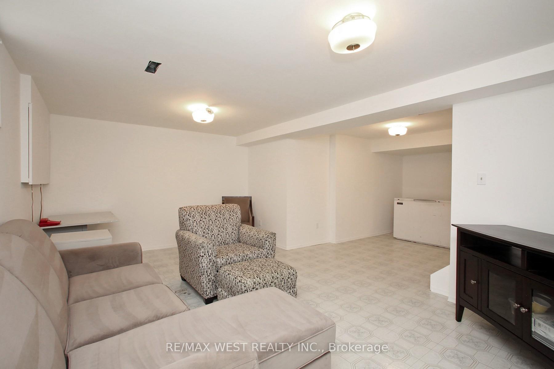 Photo 32 of 540 Louis Drive, Mississauga, Cooksville — HOMEH