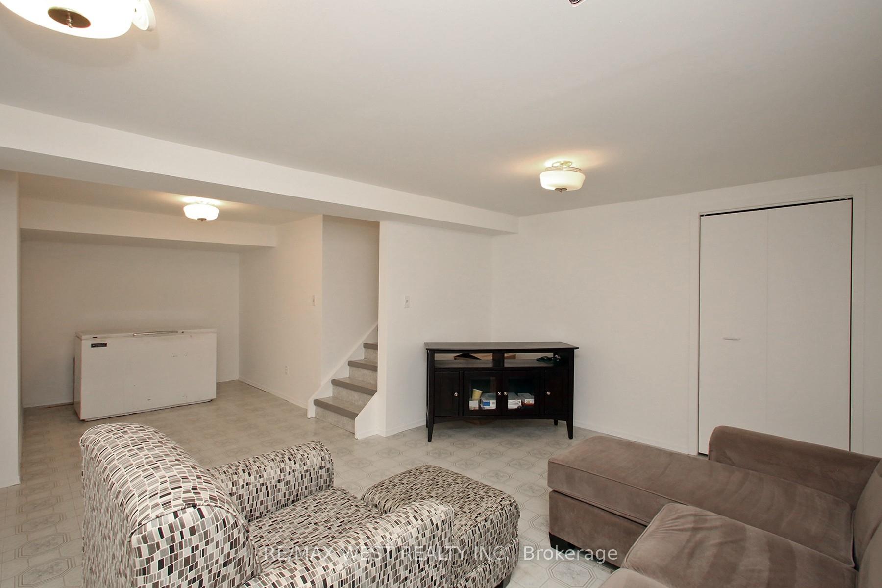 Photo 33 of 540 Louis Drive, Mississauga, Cooksville — HOMEH