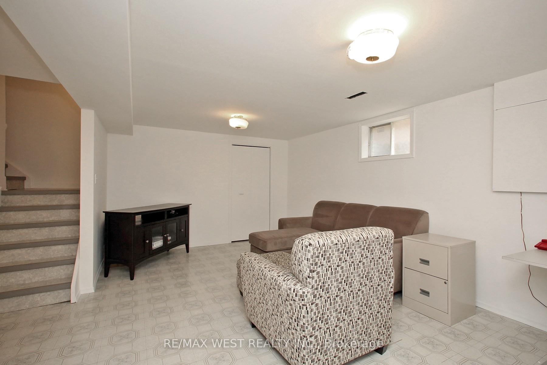 Photo 34 of 540 Louis Drive, Mississauga, Cooksville — HOMEH