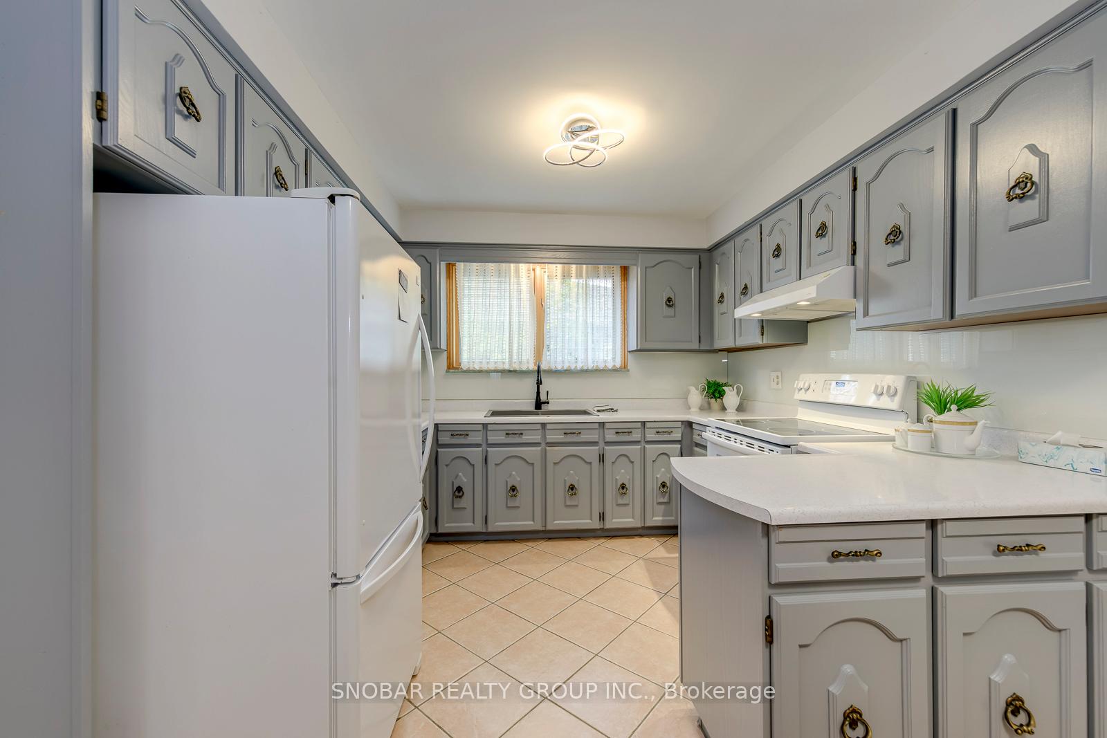 Photo 9 of 26 Annabelle Drive, Etobicoke, Mount Olive-Silverstone-Jamestown — HOMEH