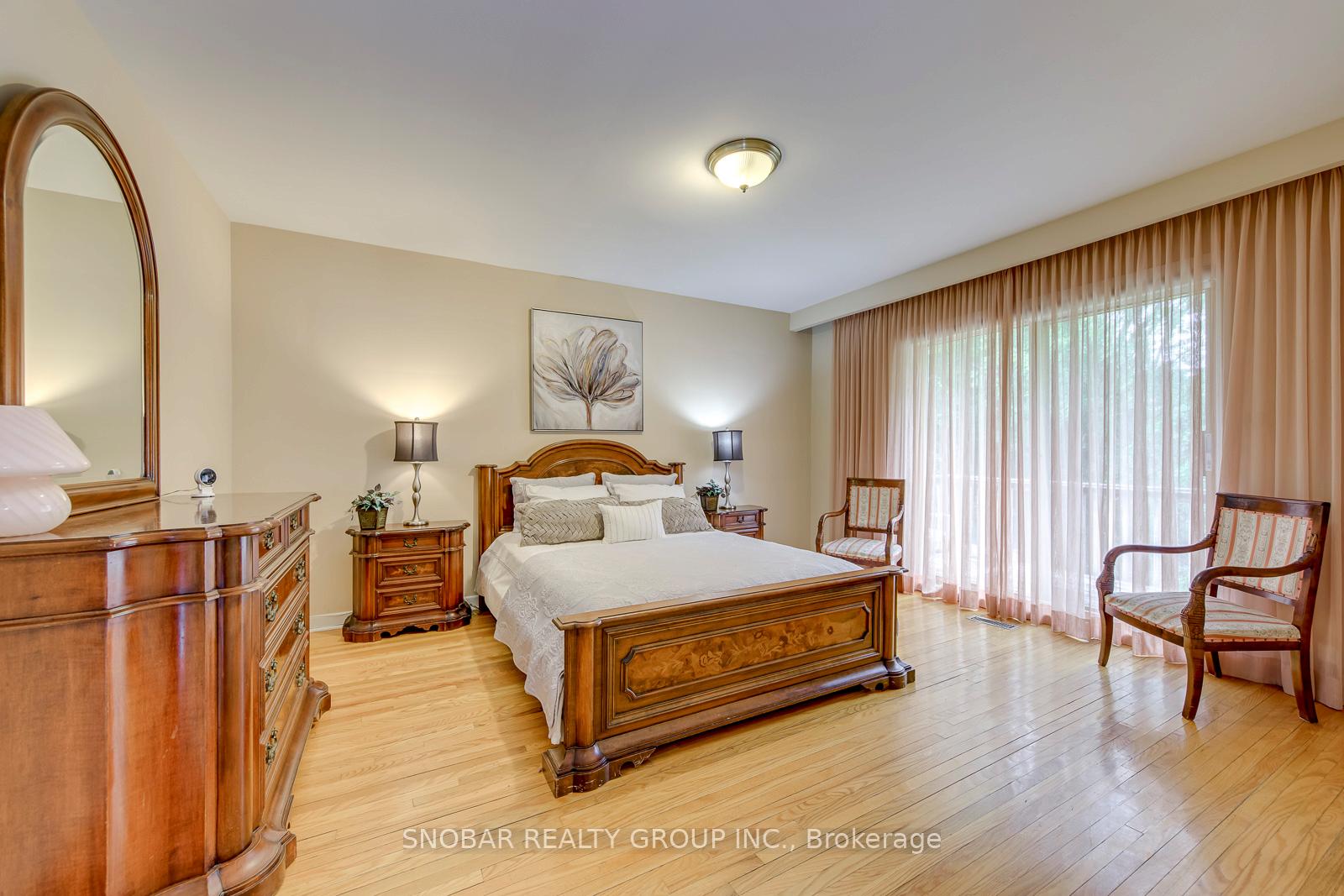 Photo 10 of 26 Annabelle Drive, Etobicoke, Mount Olive-Silverstone-Jamestown — HOMEH