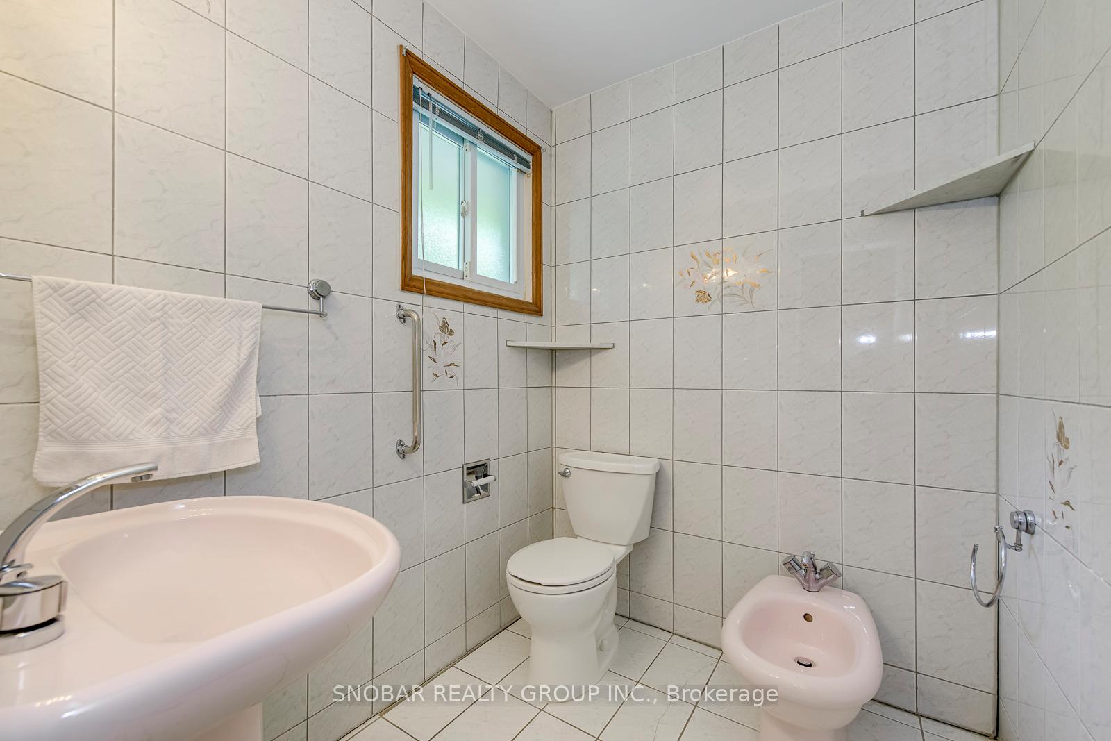 Photo 12 of 26 Annabelle Drive, Etobicoke, Mount Olive-Silverstone-Jamestown — HOMEH