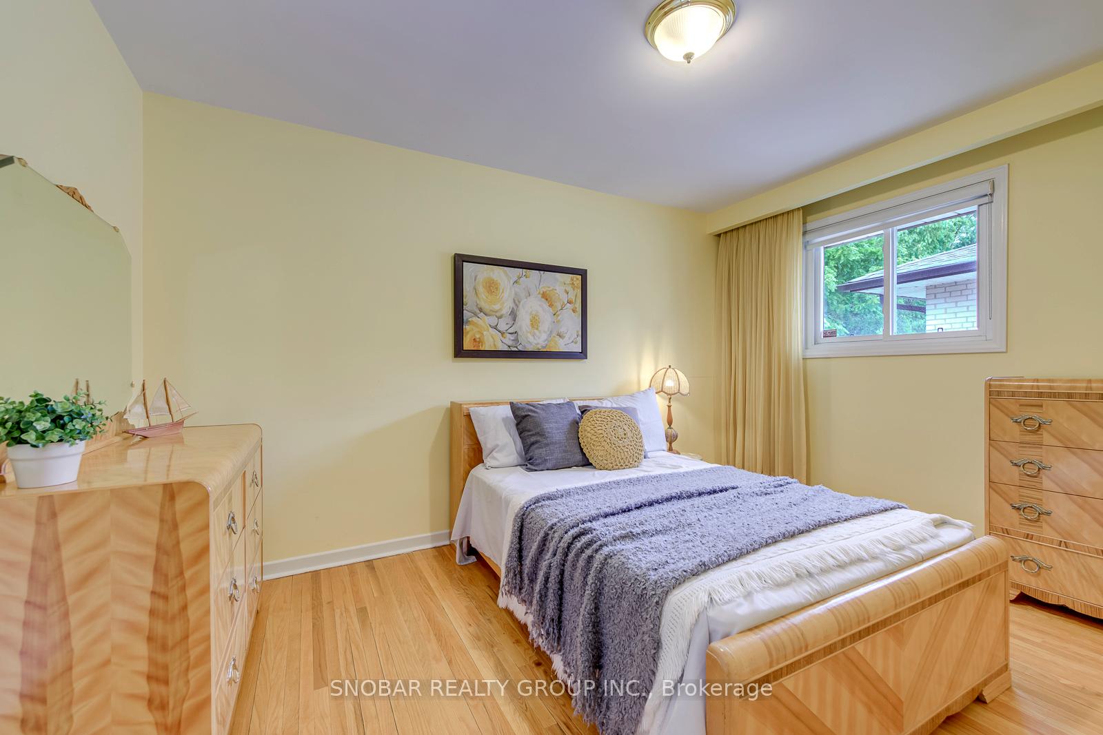 Photo 14 of 26 Annabelle Drive, Etobicoke, Mount Olive-Silverstone-Jamestown — HOMEH