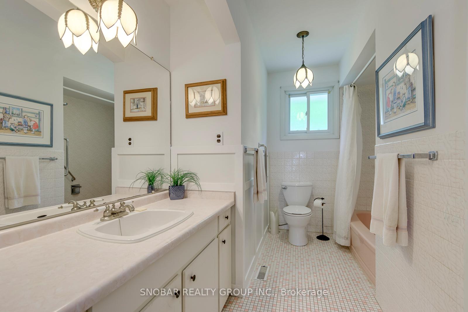 Photo 15 of 26 Annabelle Drive, Etobicoke, Mount Olive-Silverstone-Jamestown — HOMEH