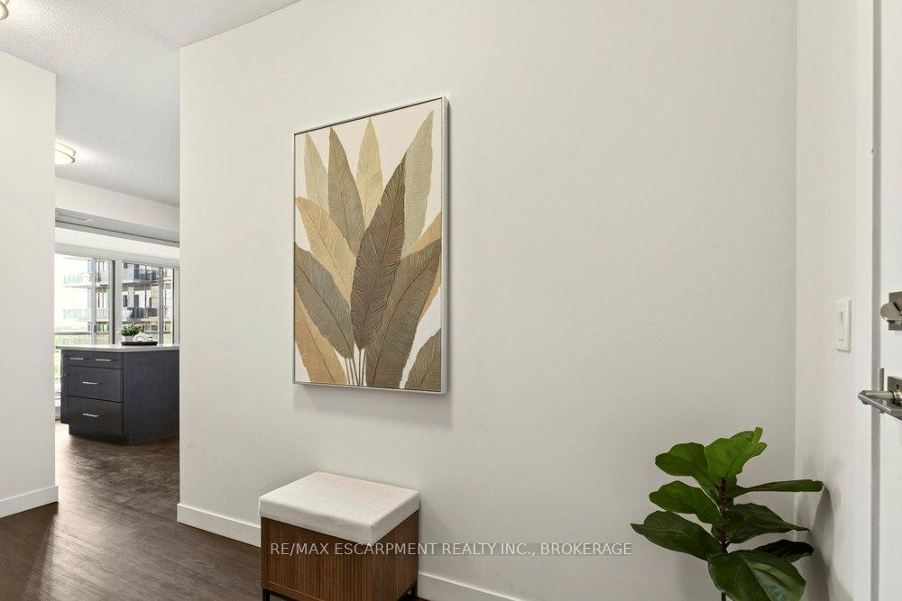 Photo 3 of Unit 702, 2087 Fairview Street, Burlington, Freeman — HOMEH