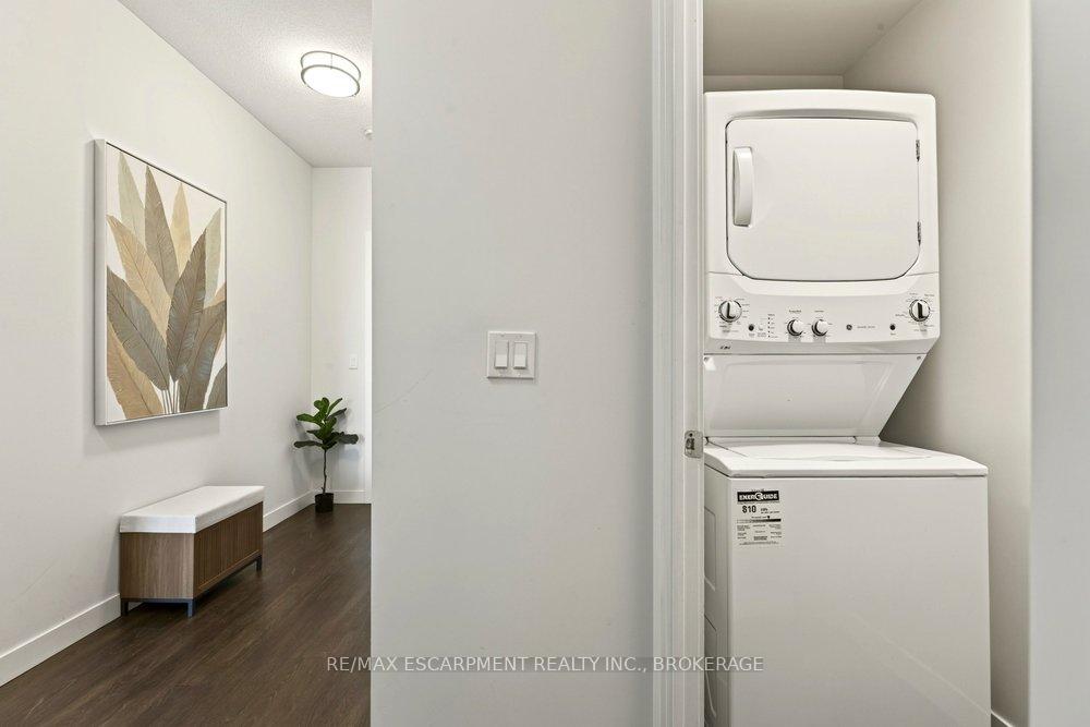 Photo 4 of Unit 702, 2087 Fairview Street, Burlington, Freeman — HOMEH