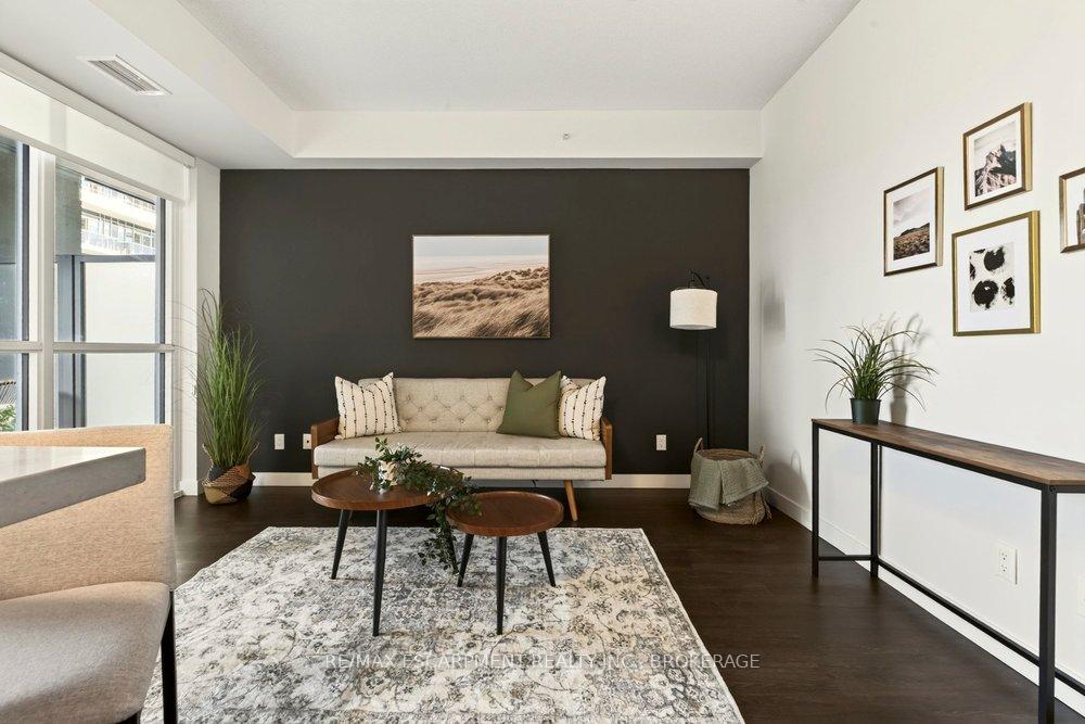 Photo 5 of Unit 702, 2087 Fairview Street, Burlington, Freeman — HOMEH