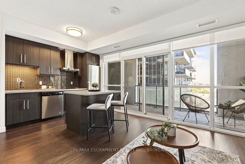 Photo 8 of Unit 702, 2087 Fairview Street, Burlington, Freeman — HOMEH