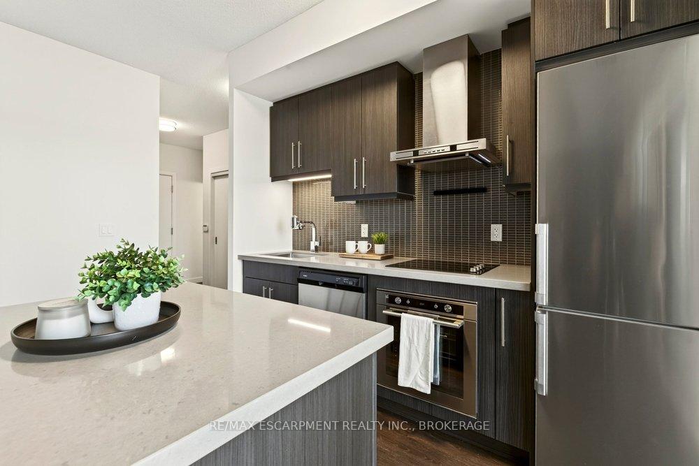 Photo 11 of Unit 702, 2087 Fairview Street, Burlington, Freeman — HOMEH