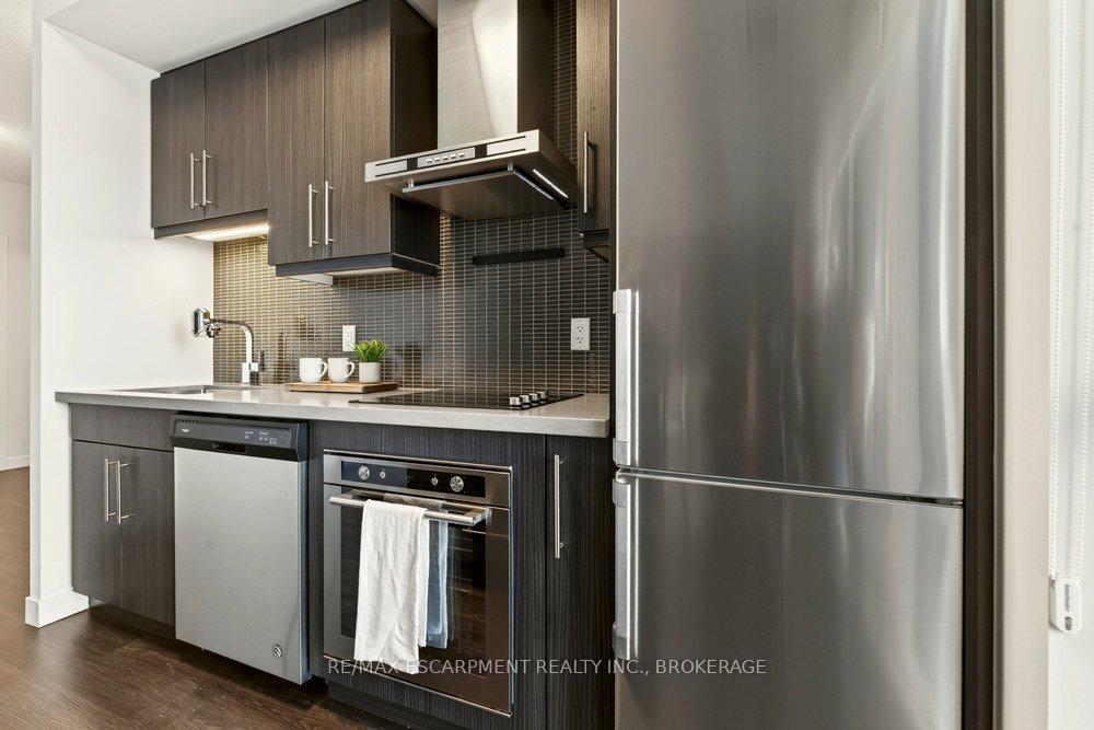 Photo 13 of Unit 702, 2087 Fairview Street, Burlington, Freeman — HOMEH