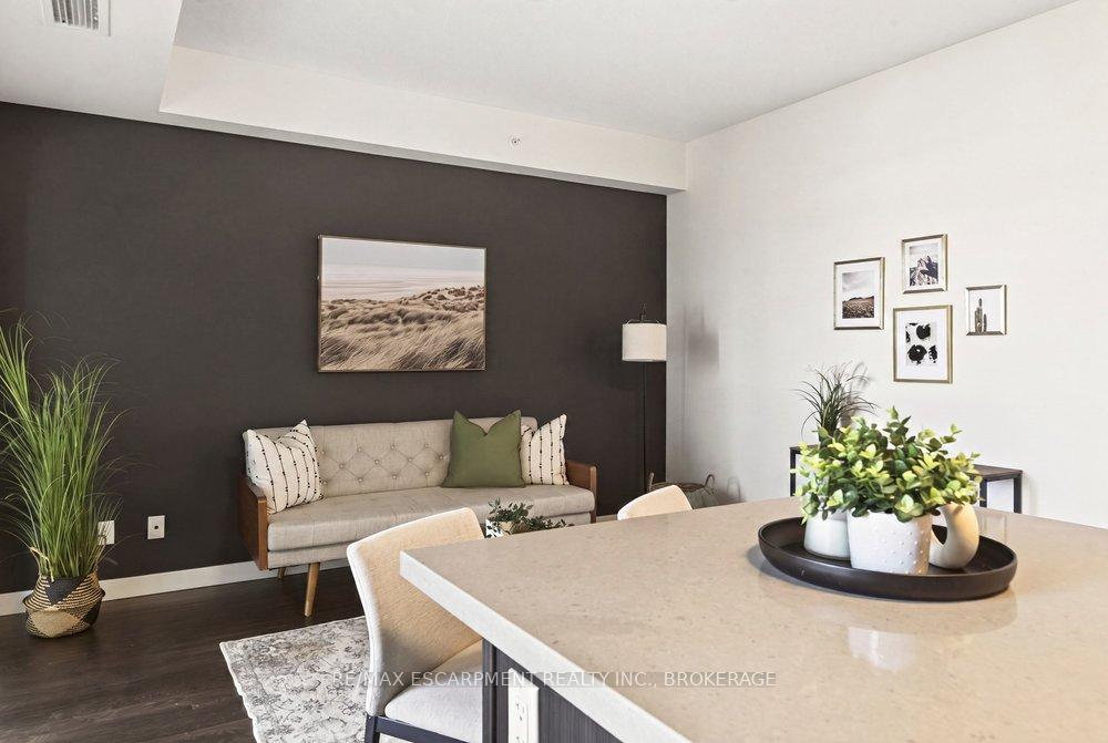 Photo 15 of Unit 702, 2087 Fairview Street, Burlington, Freeman — HOMEH