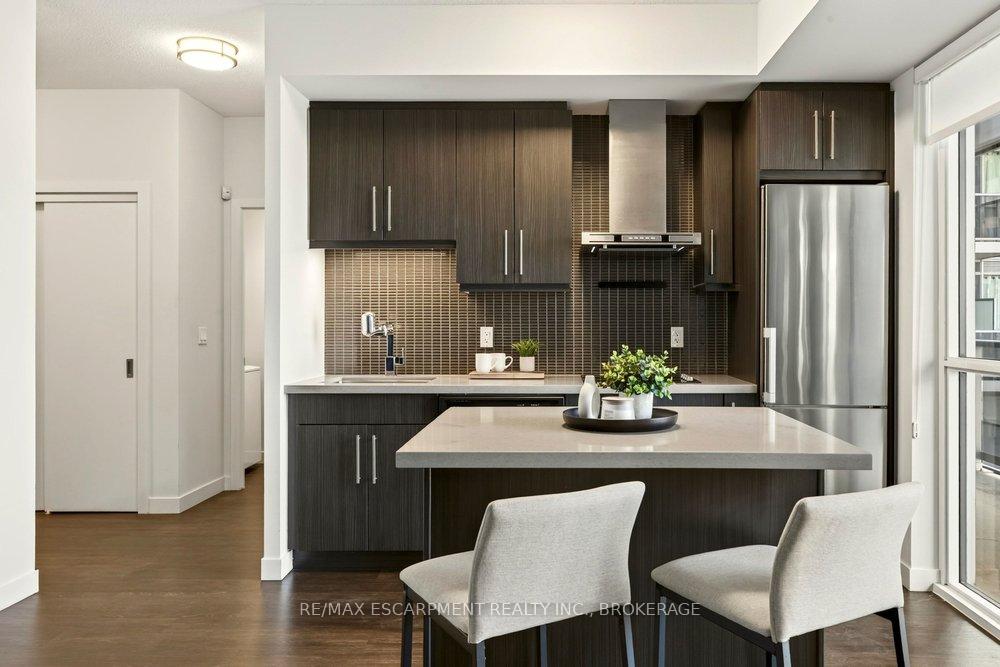 Photo 16 of Unit 702, 2087 Fairview Street, Burlington, Freeman — HOMEH