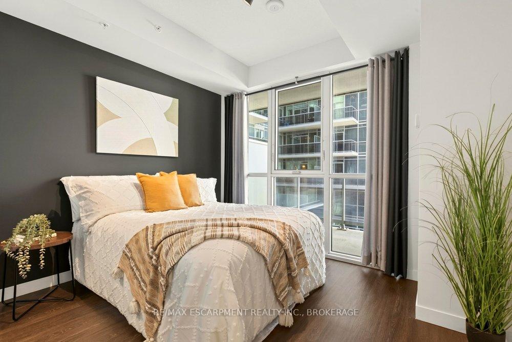 Photo 17 of Unit 702, 2087 Fairview Street, Burlington, Freeman — HOMEH