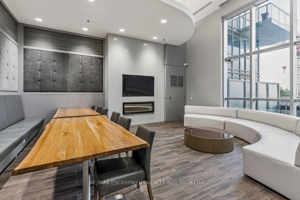 Photo 31 of Unit 702, 2087 Fairview Street, Burlington, Freeman — HOMEH