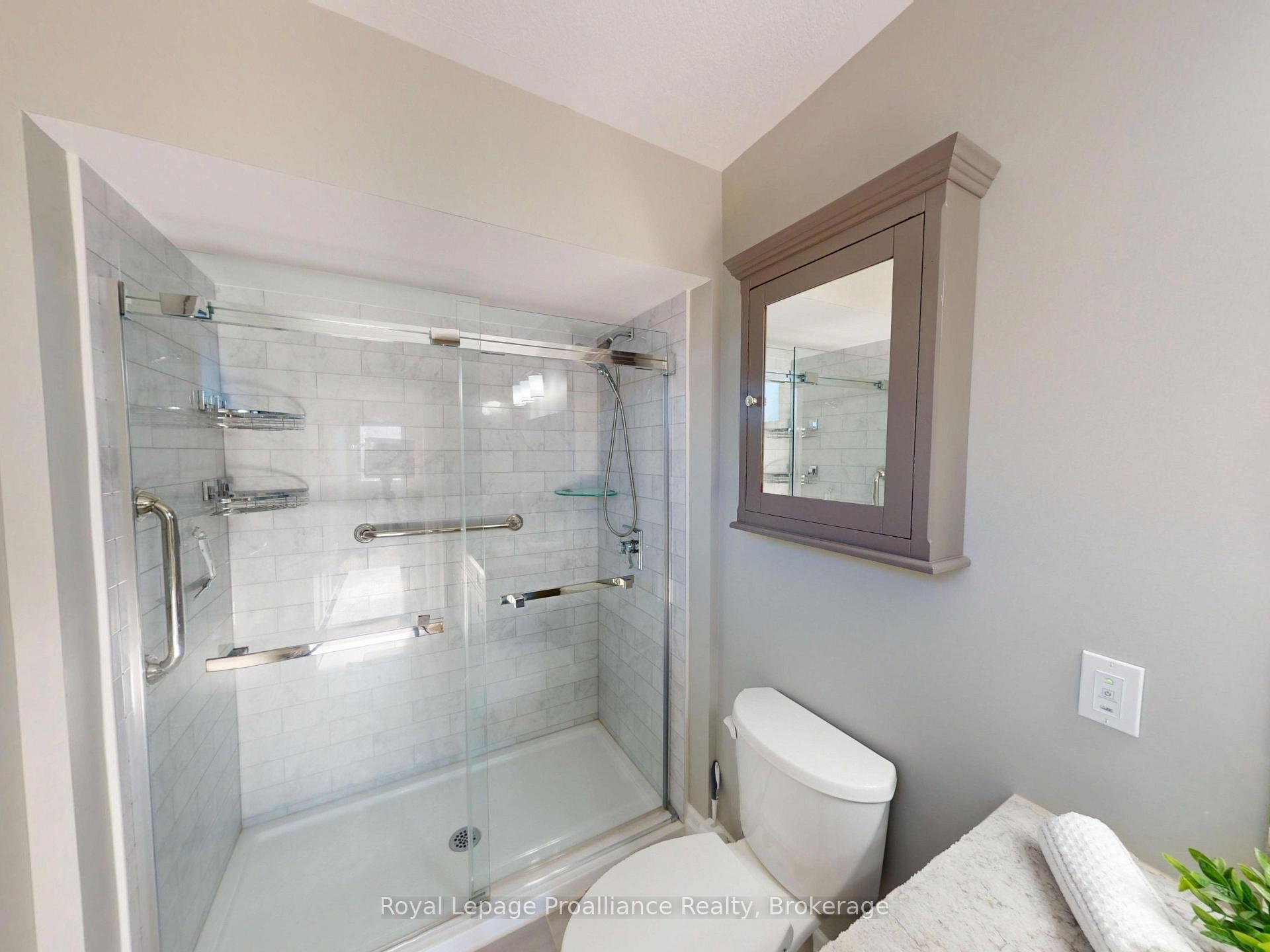 Photo 17 of 38 Mercedes Drive, Belleville, Belleville Ward — HOMEH