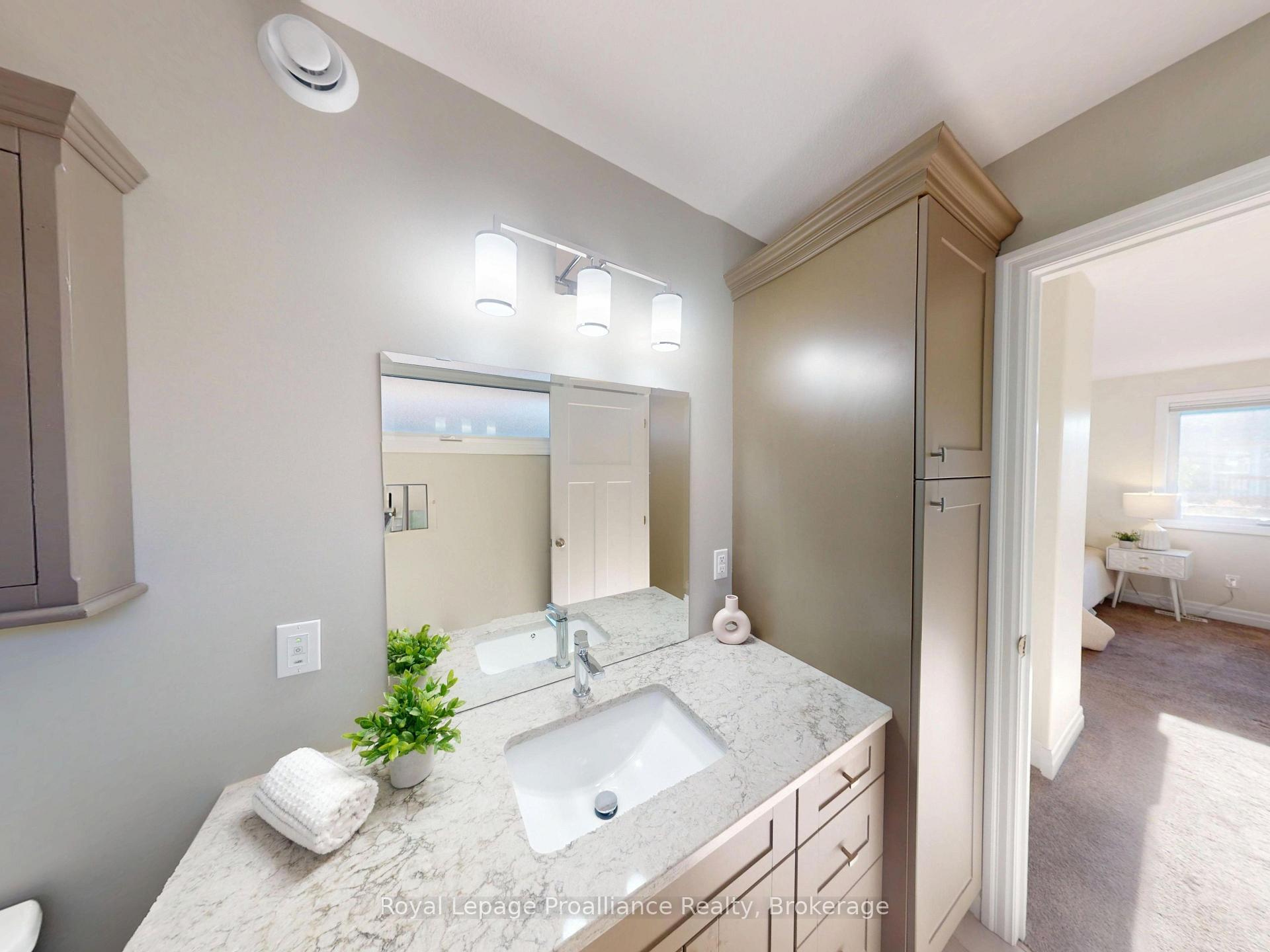 Photo 18 of 38 Mercedes Drive, Belleville, Belleville Ward — HOMEH