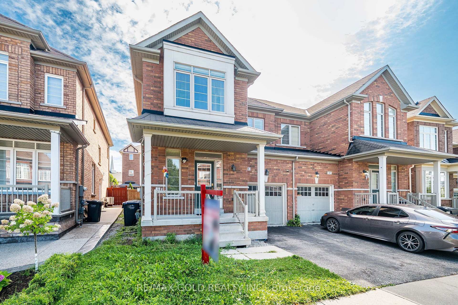 Photo 2 of 49 Baby Pointe Trail, Brampton, Northwest Brampton — HOMEH