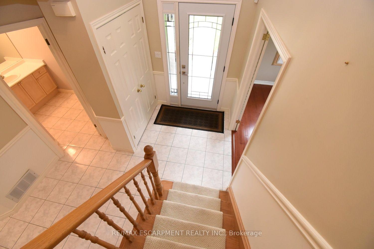 Photo 4 of 715 Bateman Court, Burlington, LaSalle — HOMEH