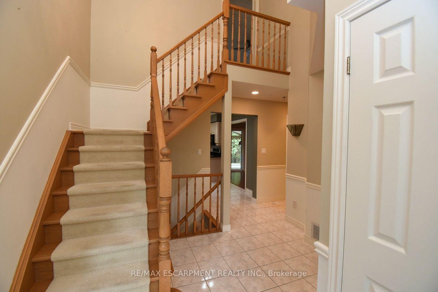 Photo 5 of 715 Bateman Court, Burlington, LaSalle — HOMEH
