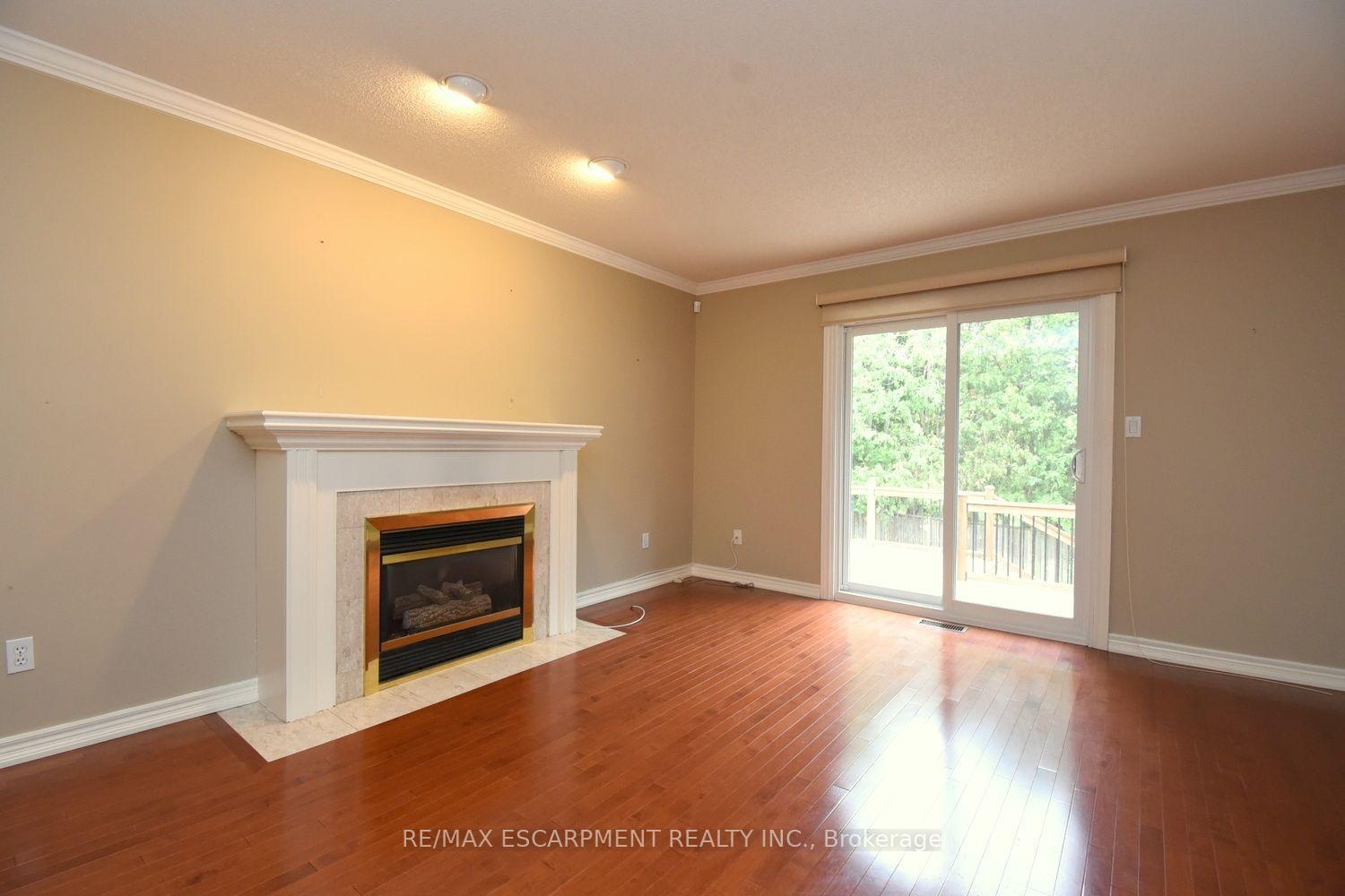 Photo 6 of 715 Bateman Court, Burlington, LaSalle — HOMEH