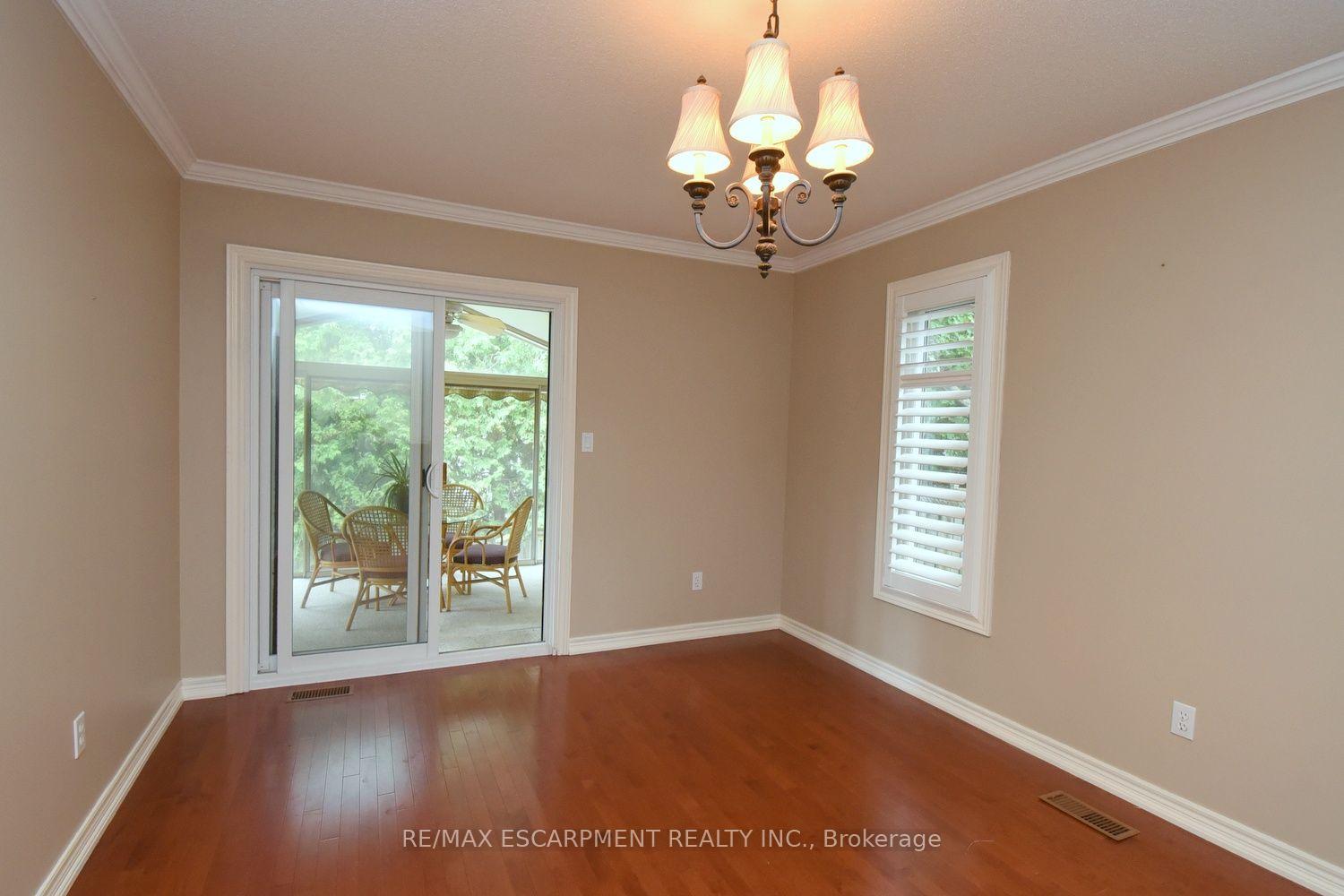 Photo 8 of 715 Bateman Court, Burlington, LaSalle — HOMEH