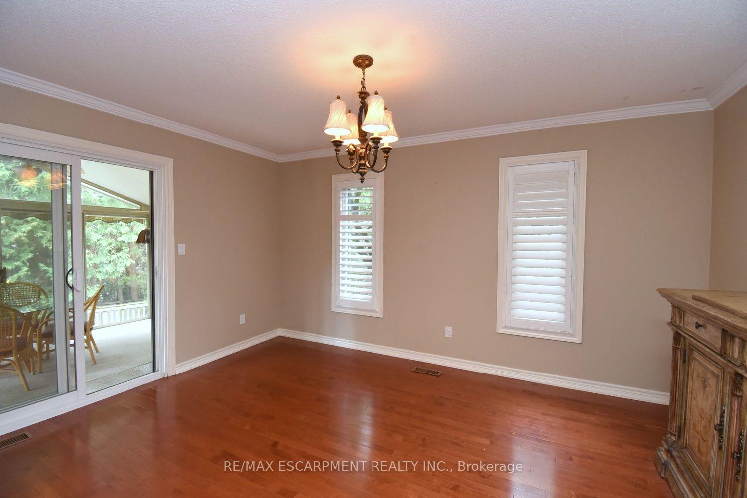 Photo 9 of 715 Bateman Court, Burlington, LaSalle — HOMEH