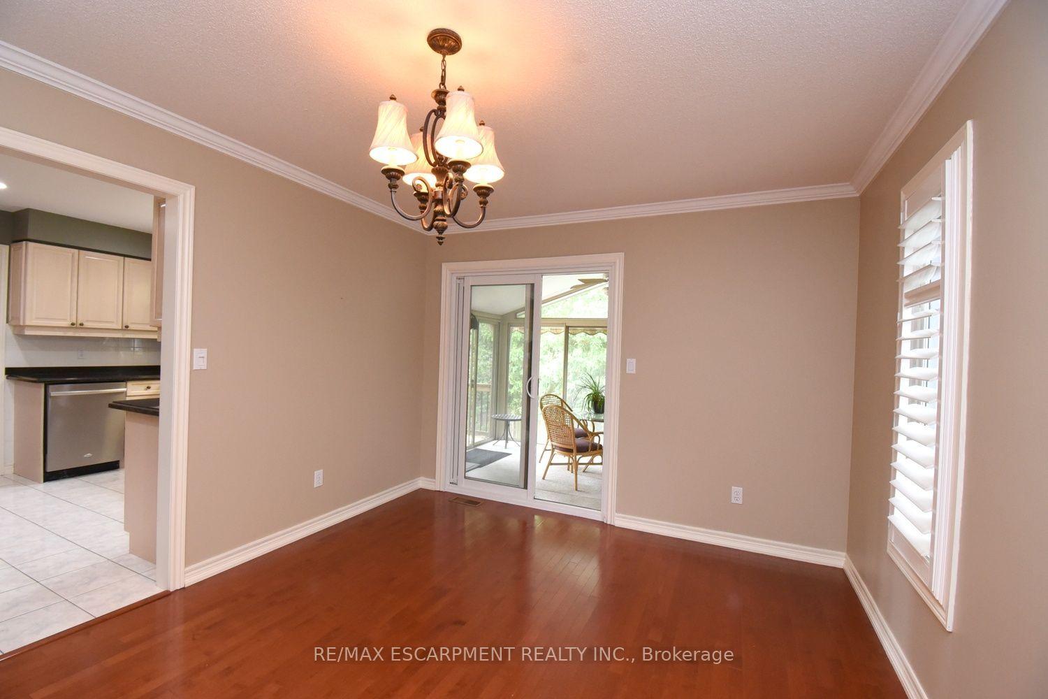 Photo 11 of 715 Bateman Court, Burlington, LaSalle — HOMEH
