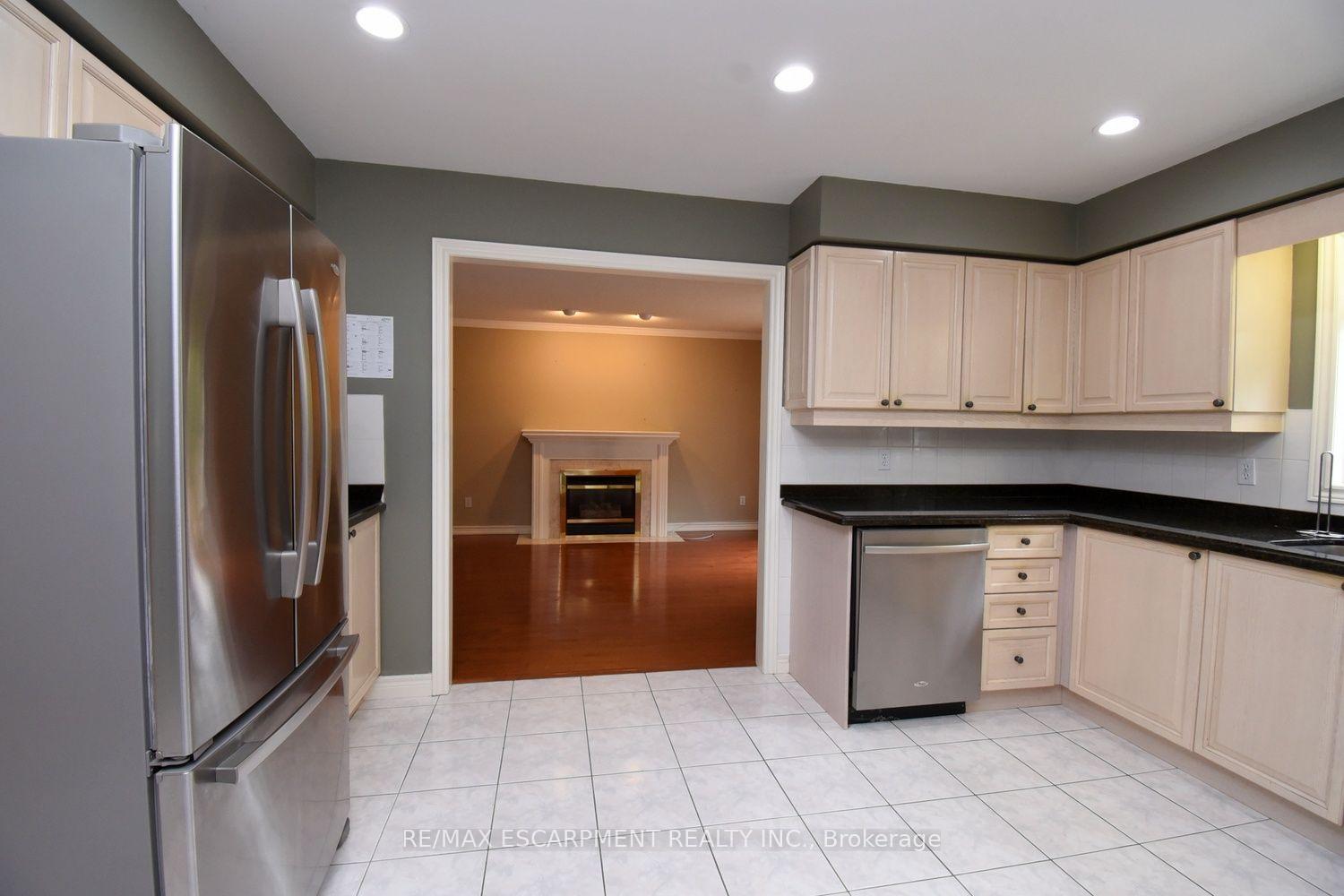 Photo 13 of 715 Bateman Court, Burlington, LaSalle — HOMEH
