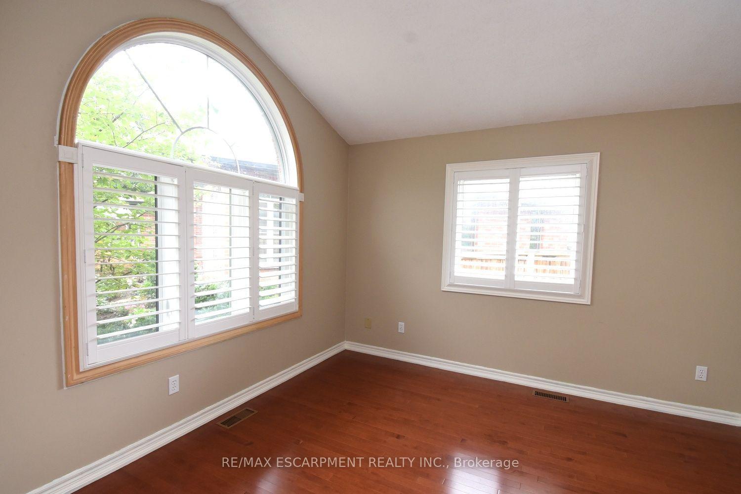 Photo 16 of 715 Bateman Court, Burlington, LaSalle — HOMEH