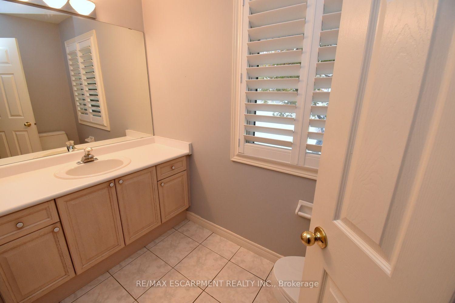 Photo 20 of 715 Bateman Court, Burlington, LaSalle — HOMEH