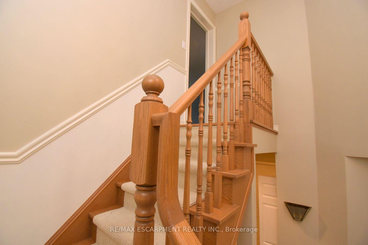 Photo 24 of 715 Bateman Court, Burlington, LaSalle — HOMEH