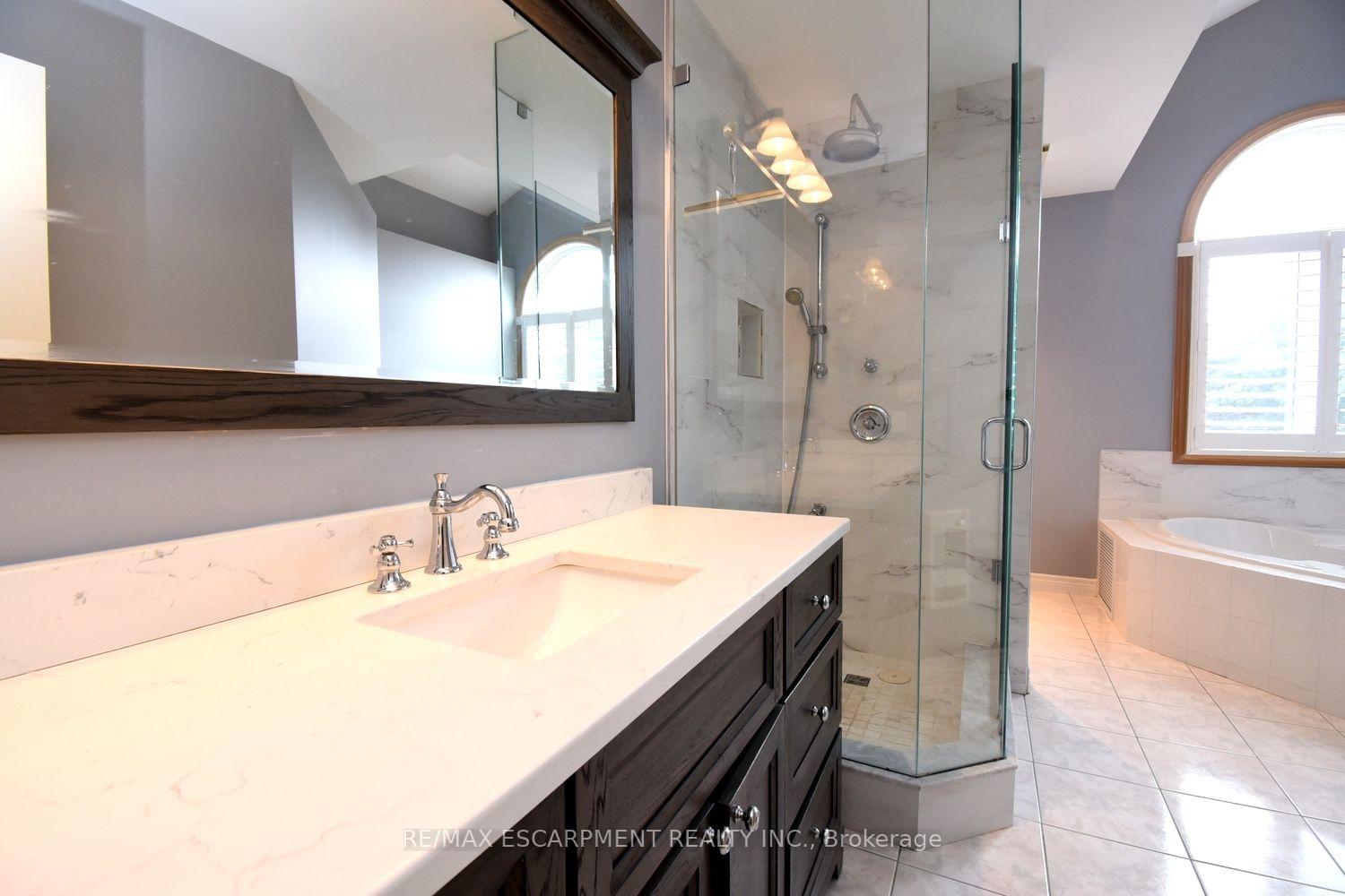 Photo 28 of 715 Bateman Court, Burlington, LaSalle — HOMEH