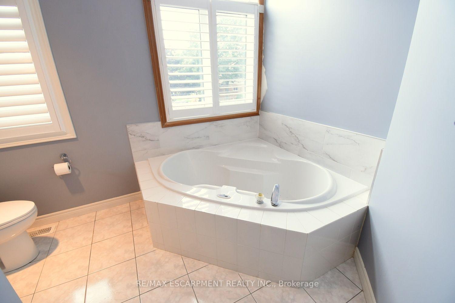 Photo 29 of 715 Bateman Court, Burlington, LaSalle — HOMEH