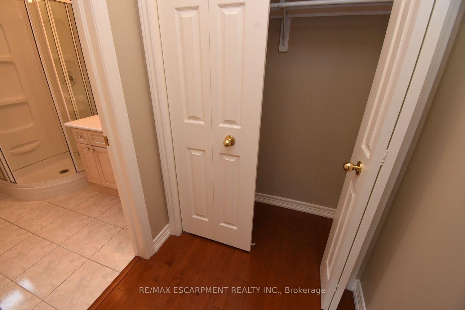 Photo 32 of 715 Bateman Court, Burlington, LaSalle — HOMEH