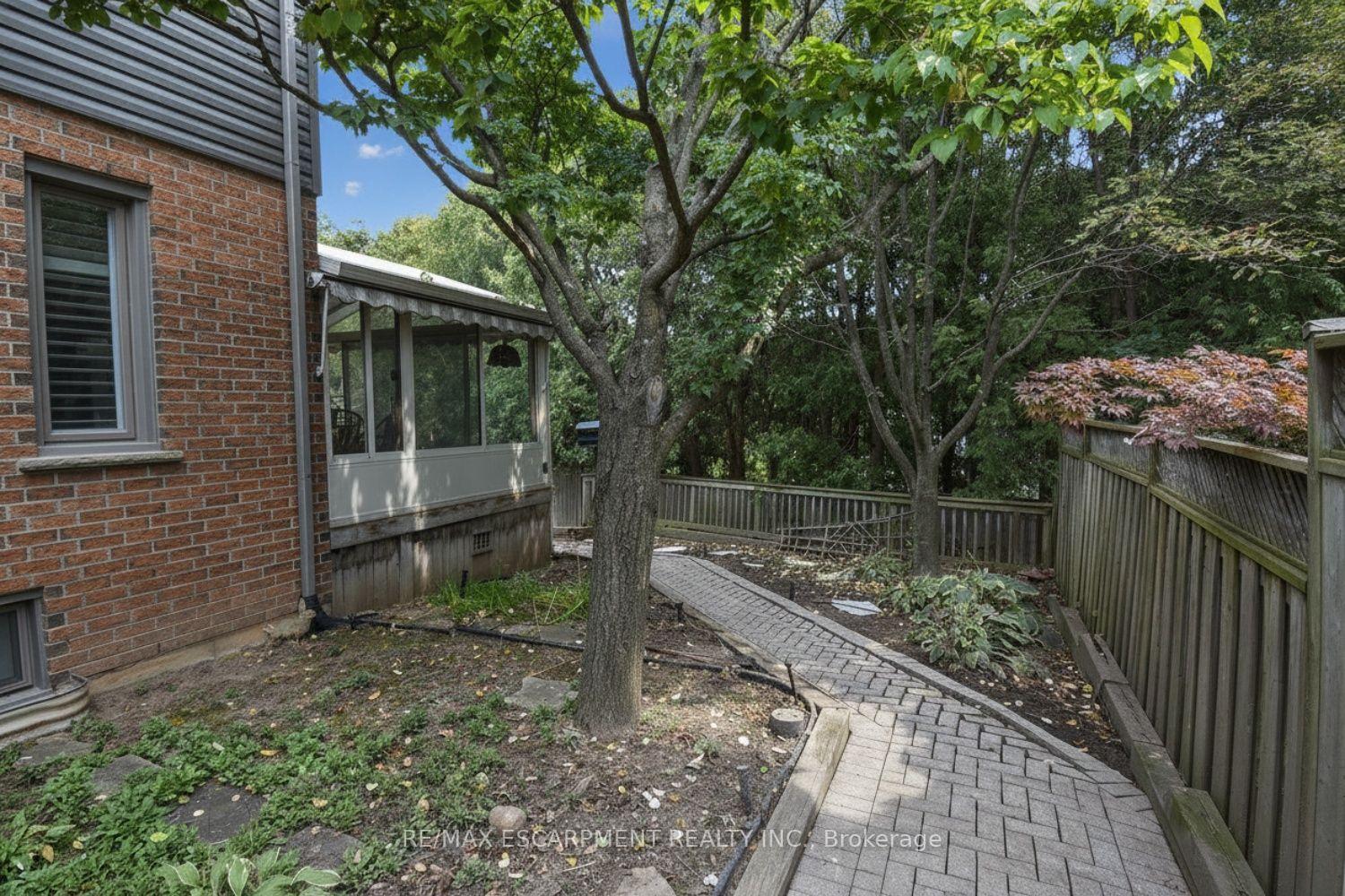 Photo 42 of 715 Bateman Court, Burlington, LaSalle — HOMEH