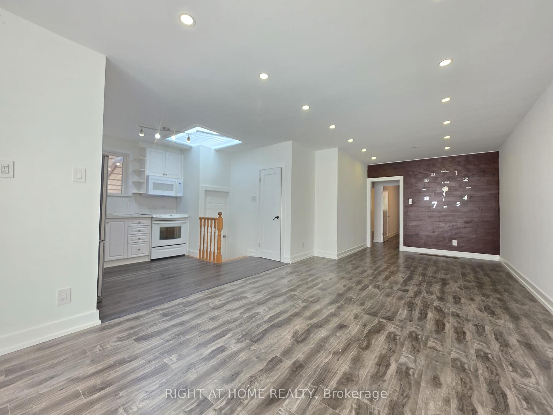 Photo 2 of 274 Mcconvey Drive, Richmond Hill, Crosby — HOMEH