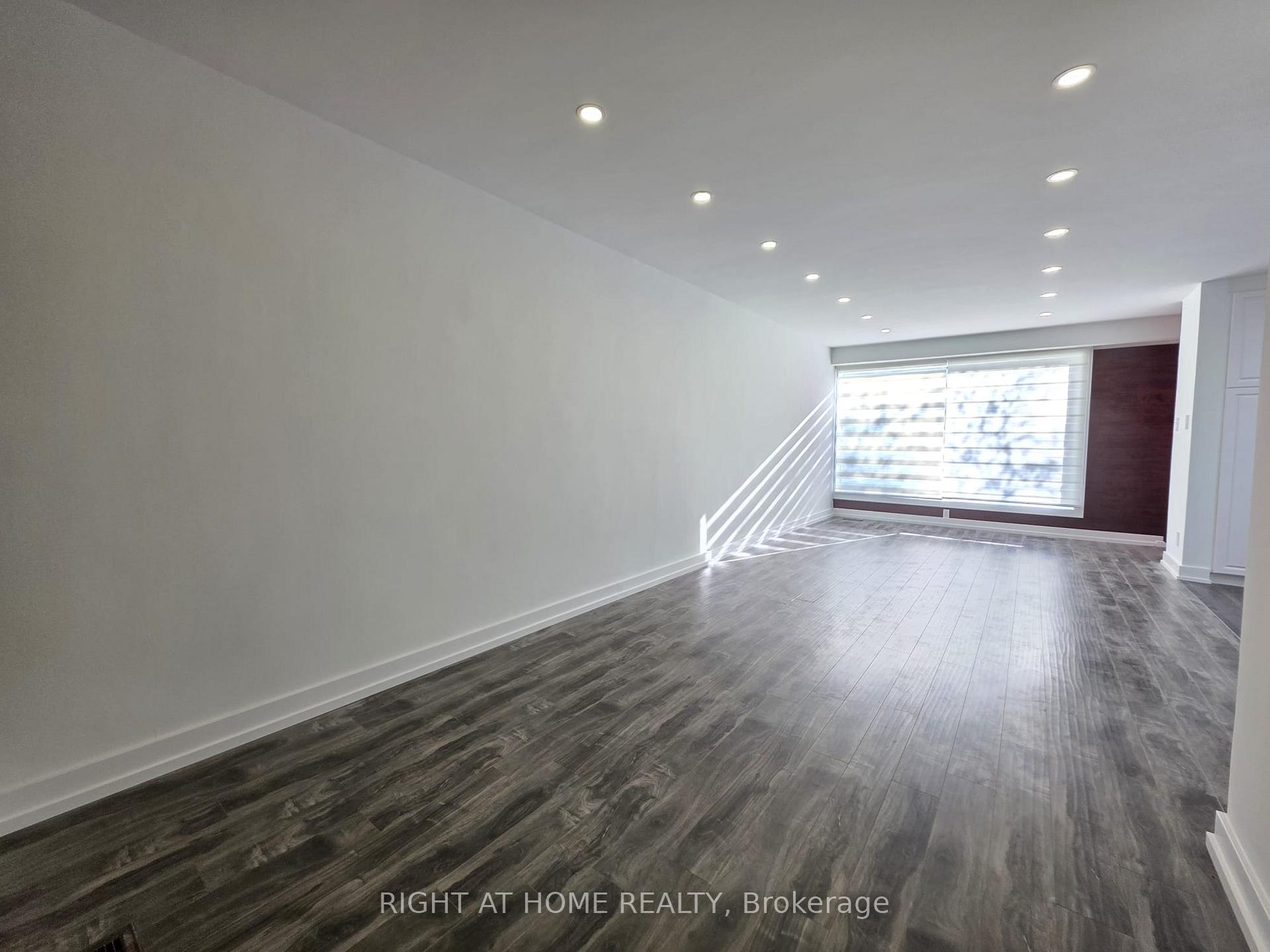 Photo 4 of 274 Mcconvey Drive, Richmond Hill, Crosby — HOMEH