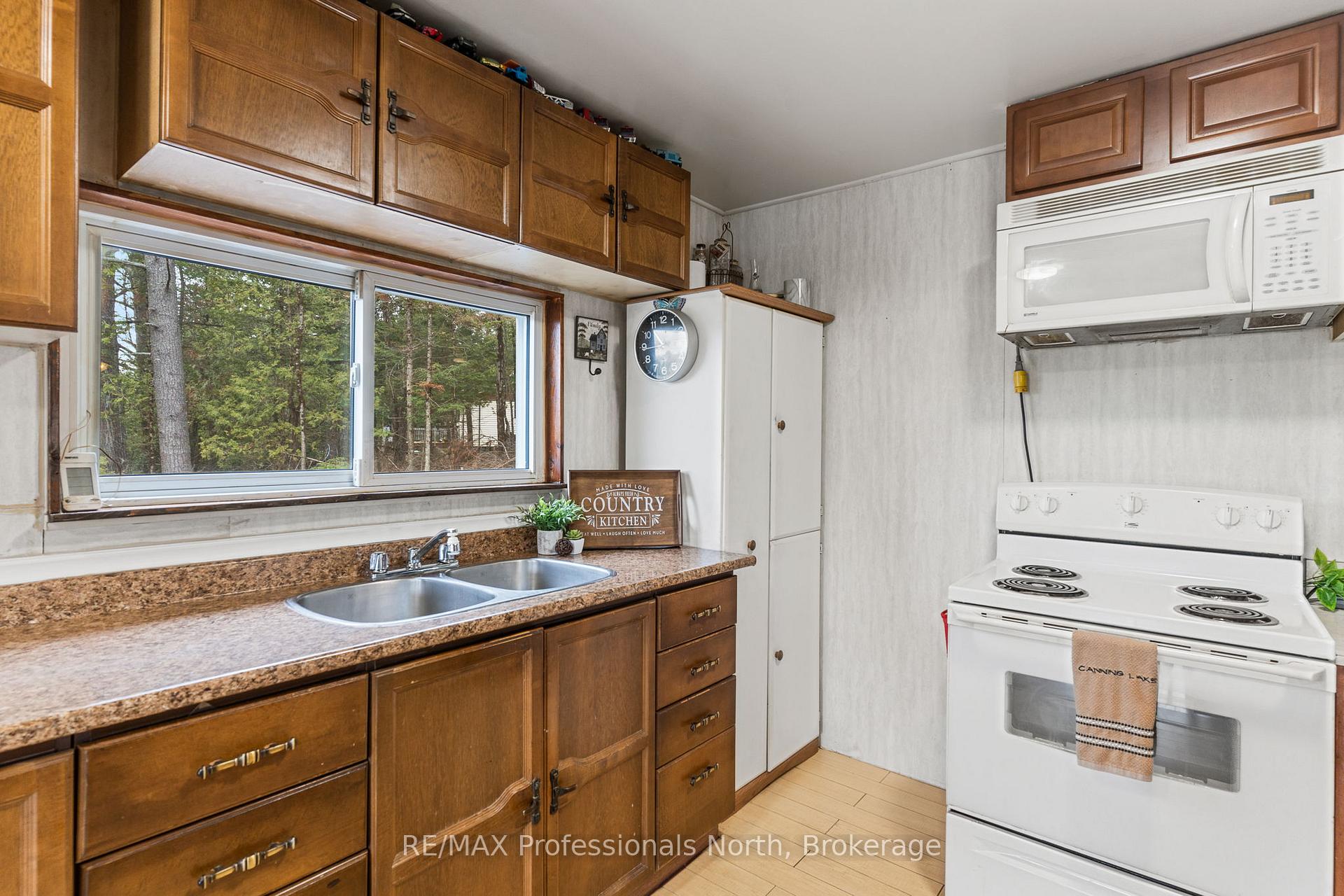 Photo 12 of 1024 Ranta Trail, Minden Hills, Snowdon — HOMEH