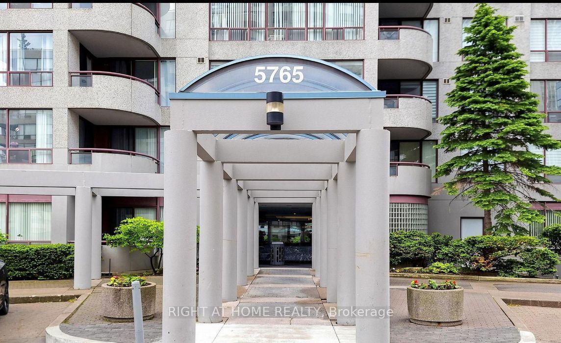 Front of Unit 905, 5765 Yonge Street N